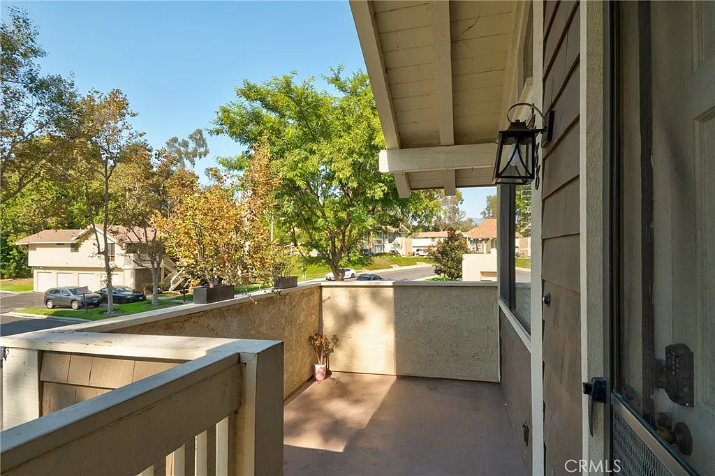 2 bed, 924 sqft, $3,400 — Photo 3
