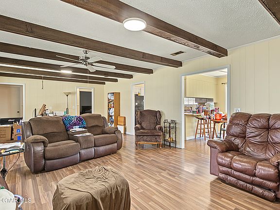 4th image of 823 Donna Ln