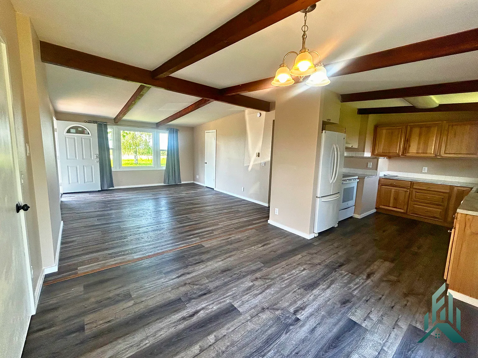 4 bed, 1.5 bath, 1600 sqft, $2,095 — Photo 4