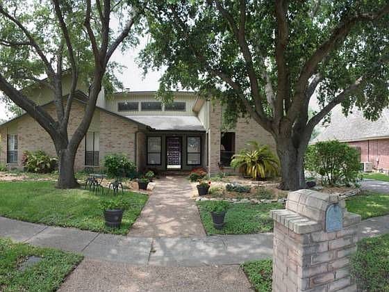 1st image of 5916 Parkland Dr