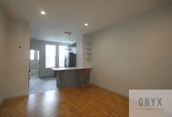 Rented by Onyx | media 12