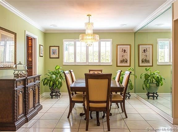 Formal and ample dining room area
