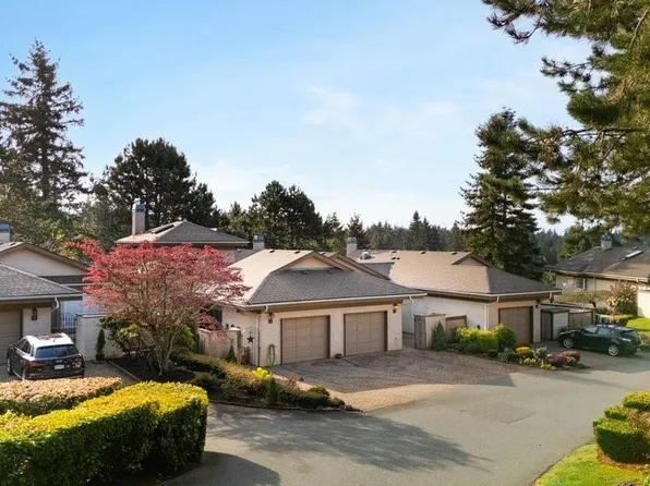 901 Kentwood Ln #4, Saanich, BC V8Y 2Y8