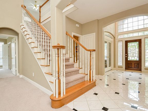 3rd image of 7126 Silverthorne Dr