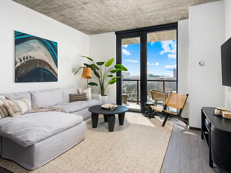 1415 W Lake St #305 — Photo 7