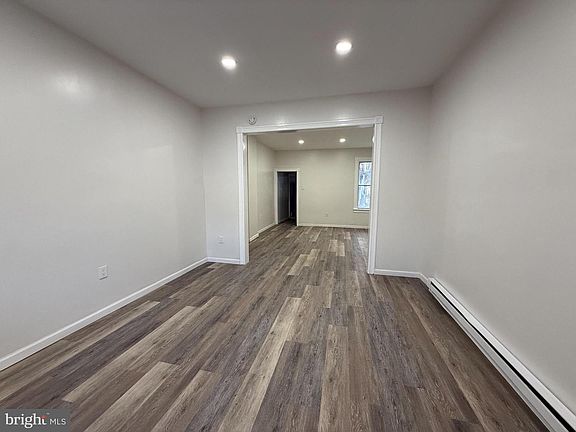 2nd image of 918 W Walnut St