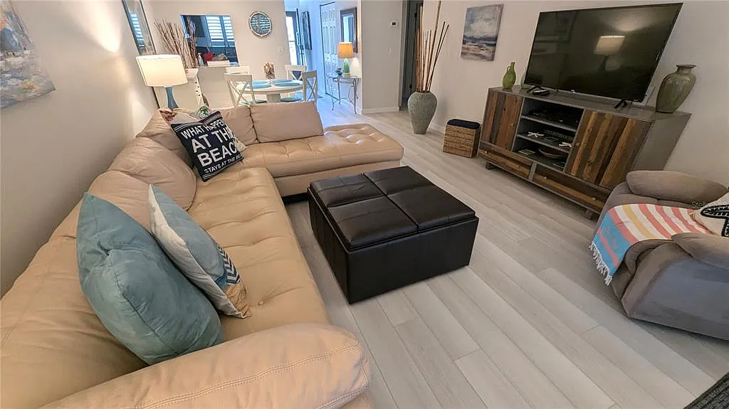 2 bed, 2.0 bath, 1016 sqft, $3,600 — Photo 3