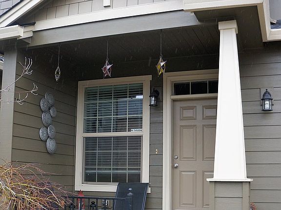 2nd image of 909 SE 9th Ct