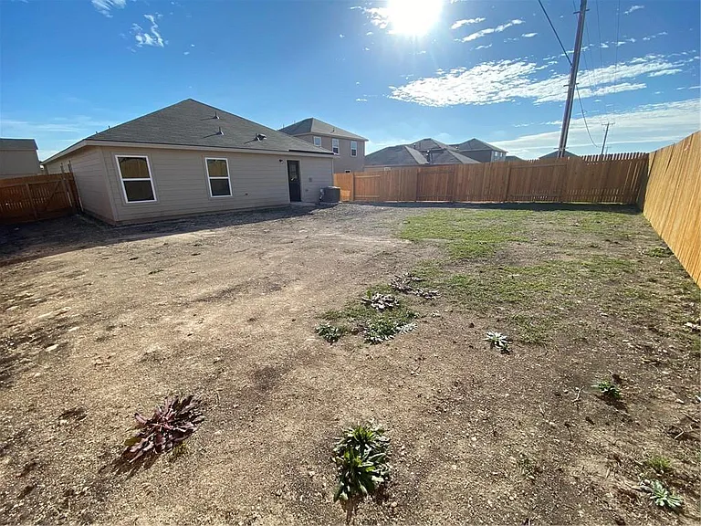 401 Hyacinth Way — Photo 24