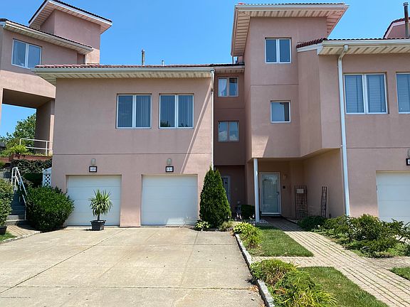 2nd image of 131 Tennyson Dr #131