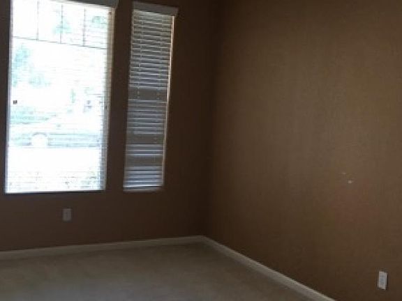 5th image of 433 Meadow Creek Dr