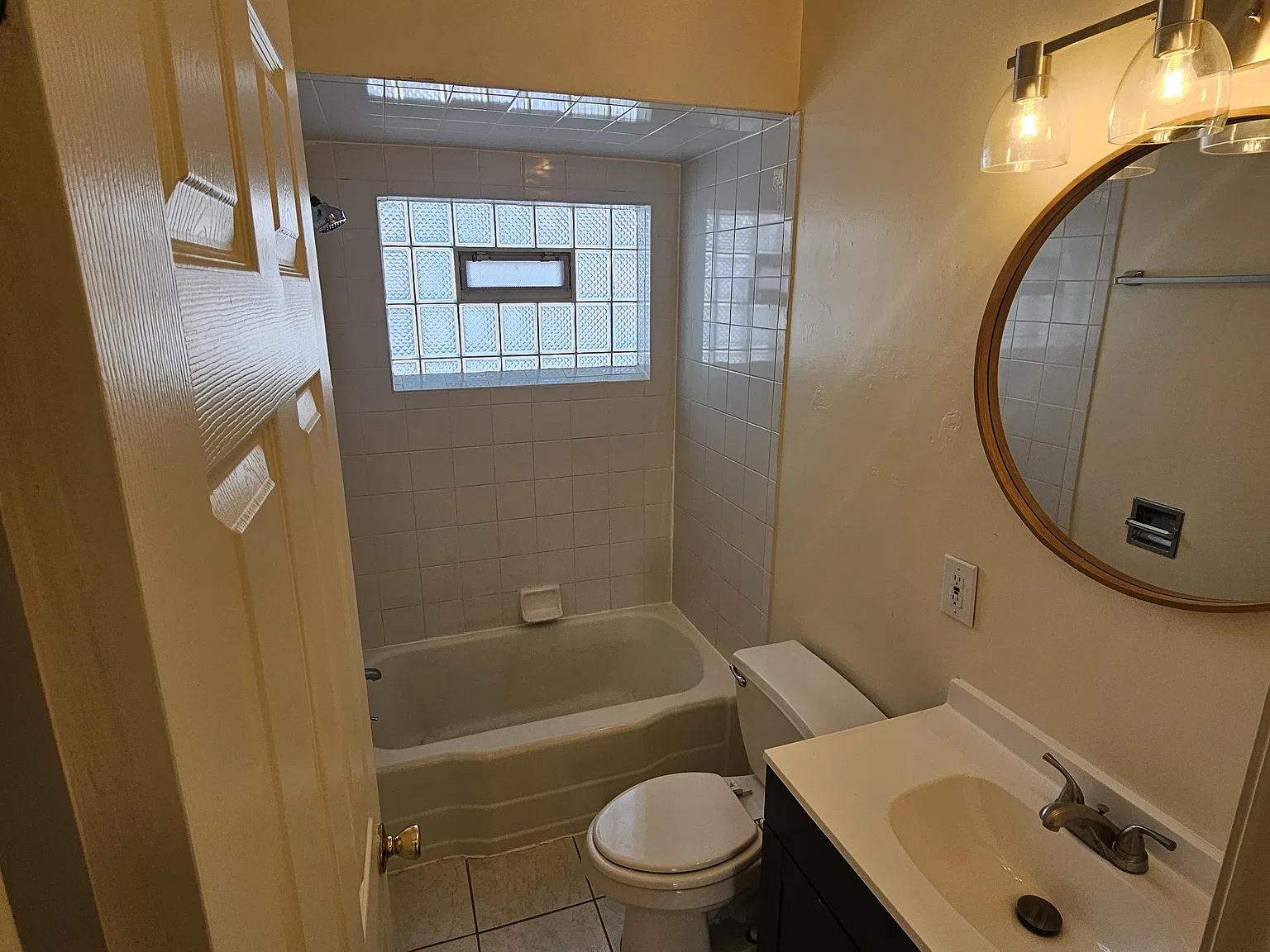 2 bed, 1000 sqft, $1,600 — Photo 3