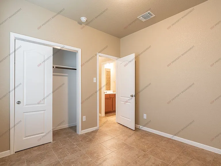 7605 Hickman St — Photo 12
