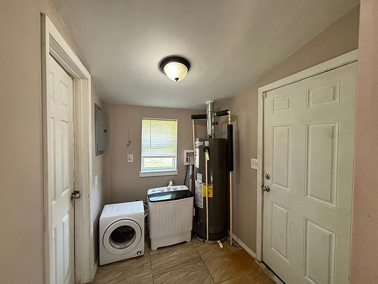 7275 Chalmers Ave — Photo 8
