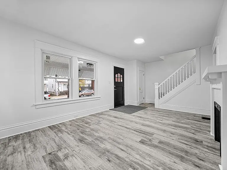 1111 W 5th St — Photo 14