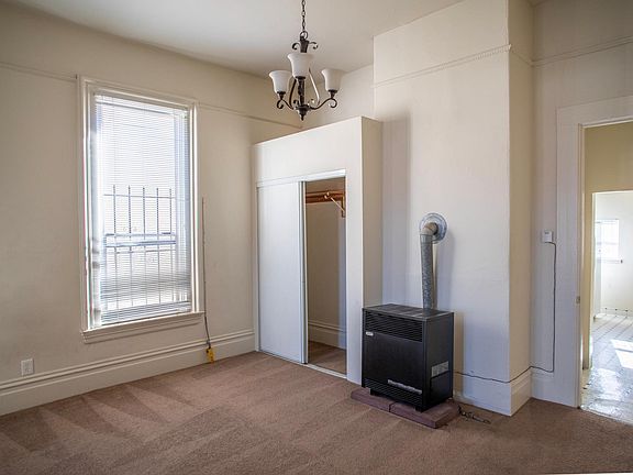 3rd image of 905 E 11th St APT 1