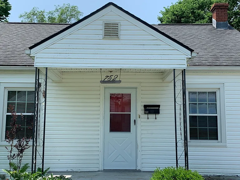 752 Addison Ave — Photo 14