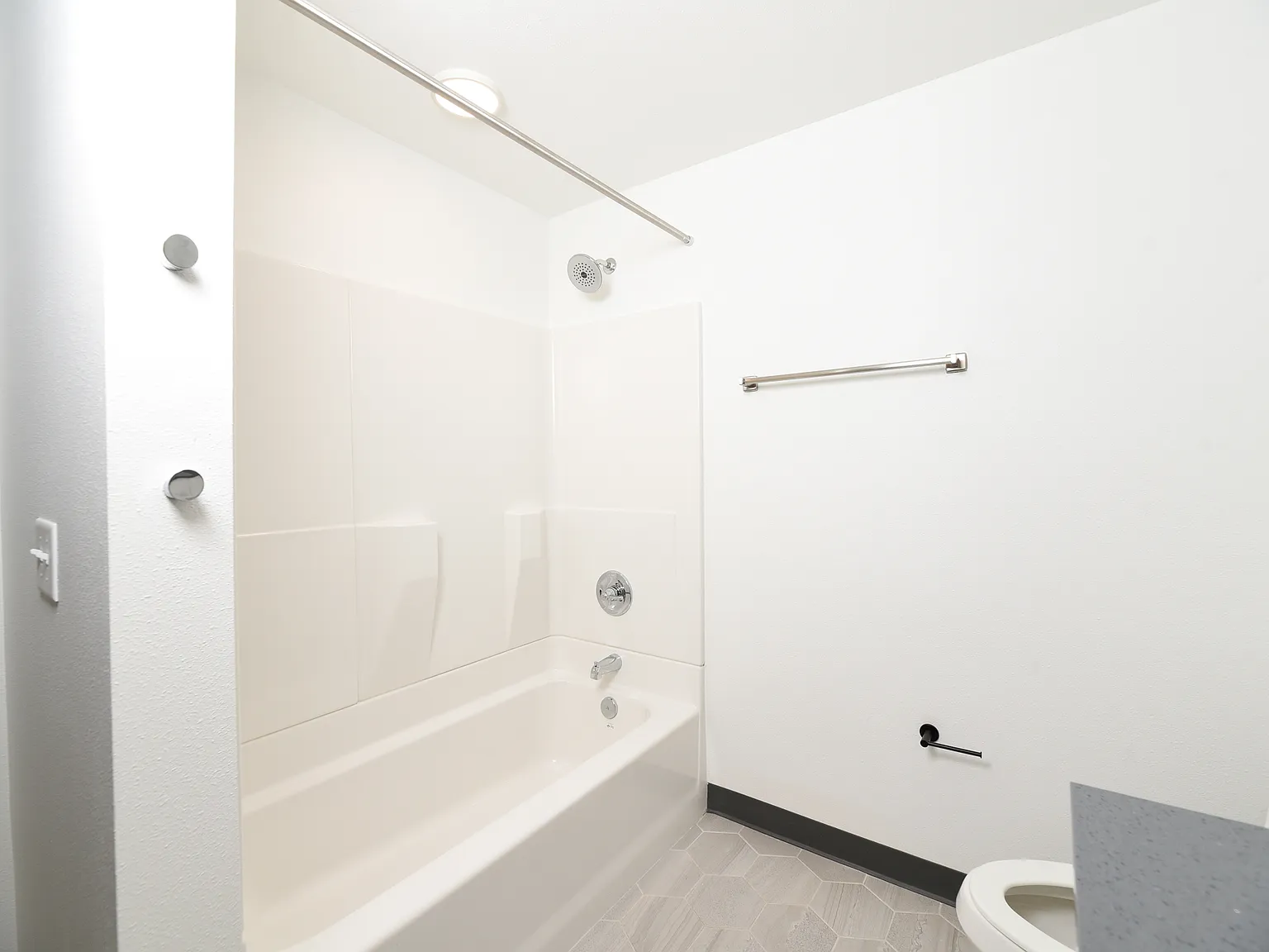 2 bed, 861 sqft, $1,657 — Photo 3