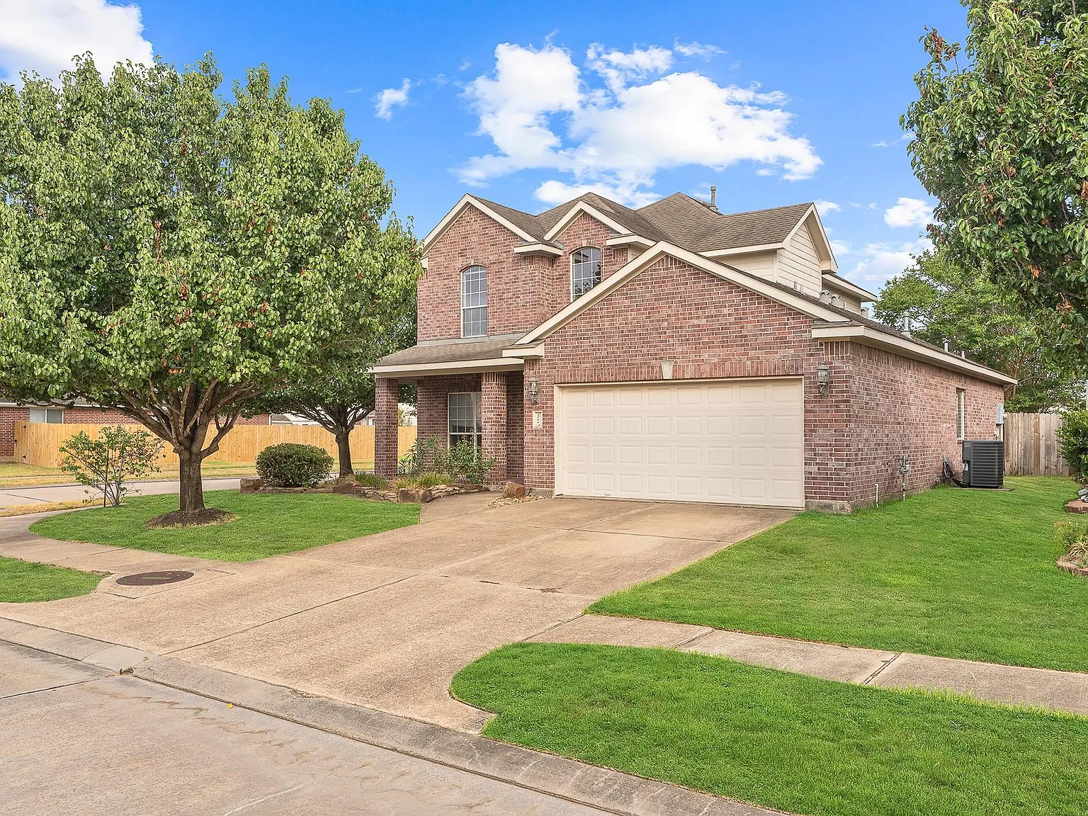 4 bed, 2.5 bath, 2229 sqft, $2,350 — Photo 1