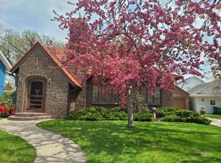 108 5th Ave SW, Independence, IA 50644