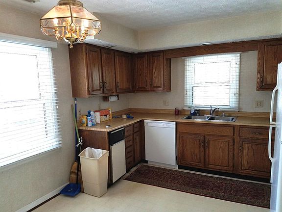 3rd image of 1334 Pennsbury Dr