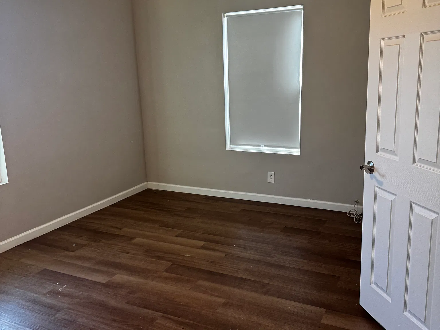 160 W Victory Rd — Photo 3