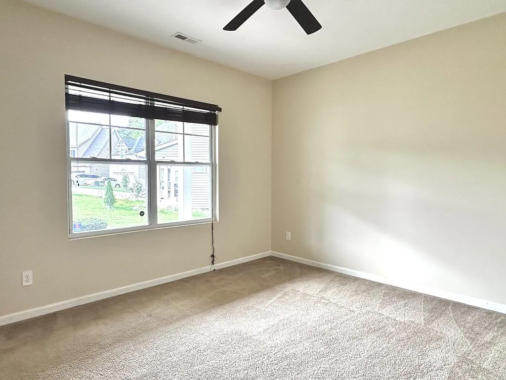 1205 Peppermint Ct — Photo 4