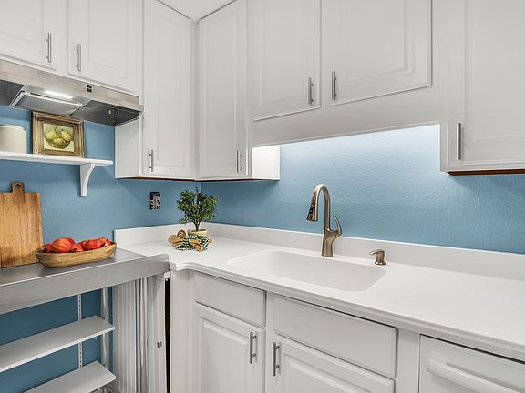 3rd image of 3130 W Monroe St APT 201