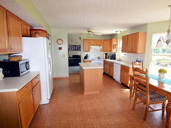 3rd image of 2324 Glencroft Dr