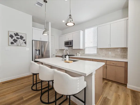 1804 Elysian St, Houston, TX 77026