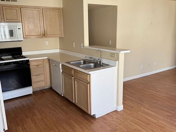 4th image of 3056 Casey Dr Unit 202