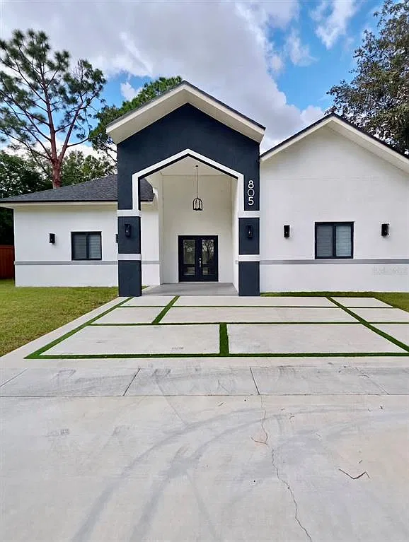 3 bed, 2.5 bath, 2282 sqft, $2,400 — Photo 1