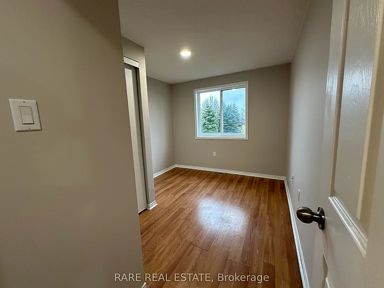 253 Dunsmore Ln N — Photo 16