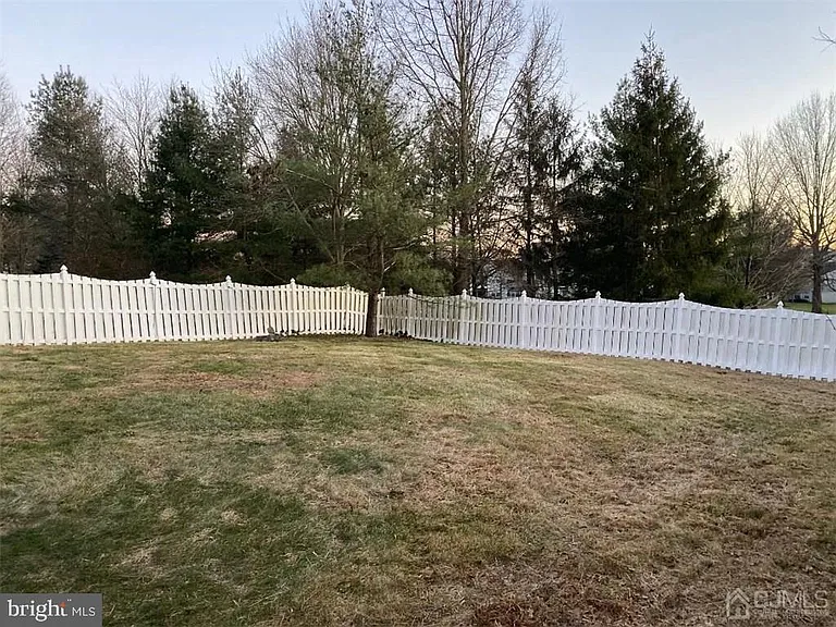 33 Marion Dr — Photo 16
