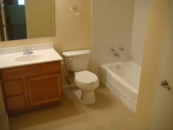4th image of 931 E Broadmor Dr