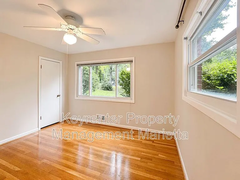 3720 Lake Dr SE — Photo 4