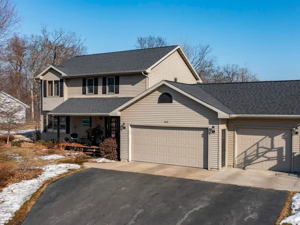 833 Woodland Cir, Waupaca, WI 54981