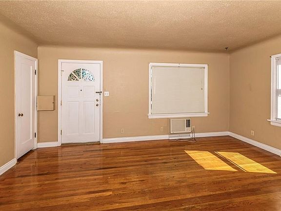 3rd image of 736 Avenue F