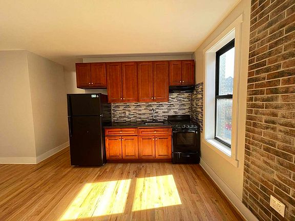 2nd image of 2111 Beekman Pl APT 3B