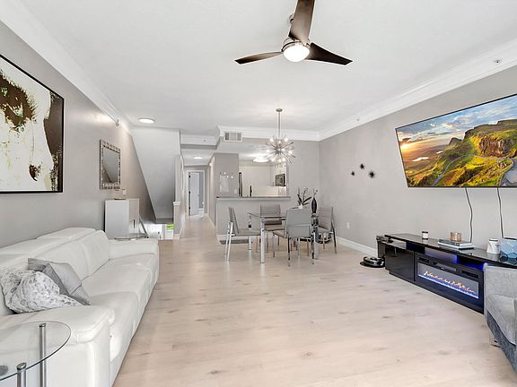 5th image of 2028 Alta Meadows Lane #1008