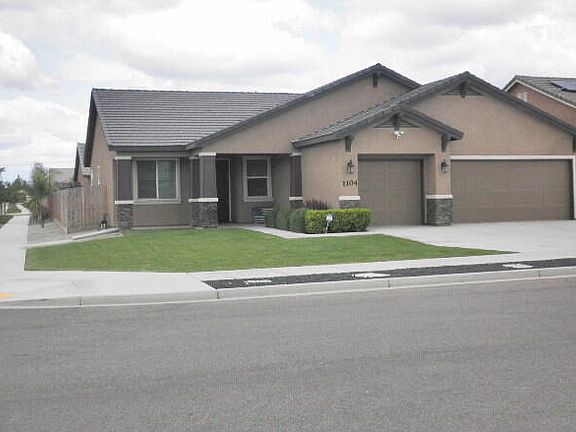2nd image of 1104 E Mesa Court