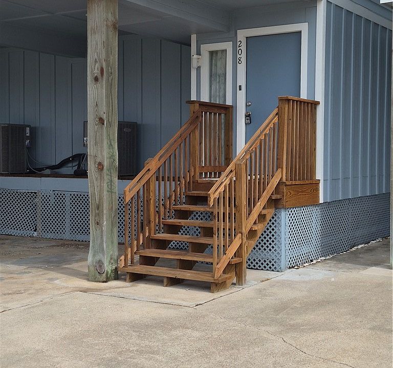 1st image of 100 Port Royal #208