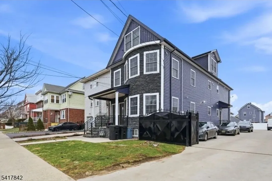 3 bed, $3,500 — Photo 2