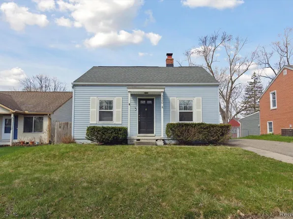 320 S Avery Rd, Waterford, MI 48328