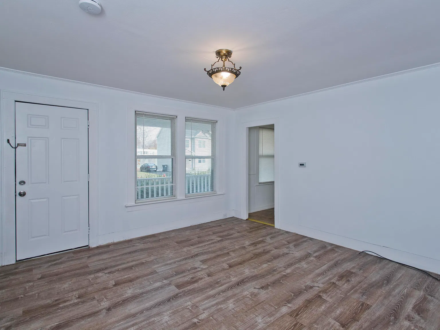 3 bed, 1100 sqft, $2,200 — Photo 3