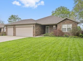 4926 W University St, Springfield, MO 65802