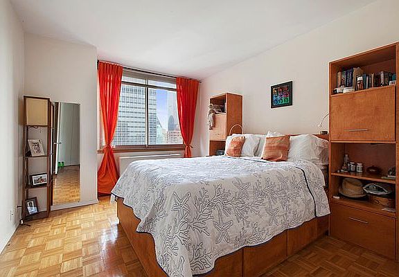 4th image of 235 E 40th St APT 31E