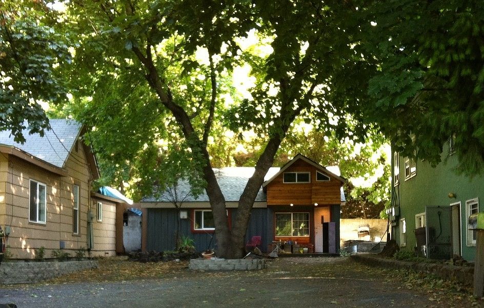 1st image of 527 NE Morton St