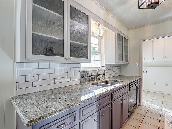 3rd image of 3411 Potomac Ave