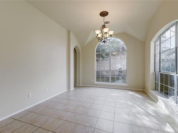 4th image of 410 Mesa Verde St